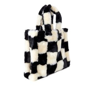 Large fuzzy bag nwot 🖤🤍